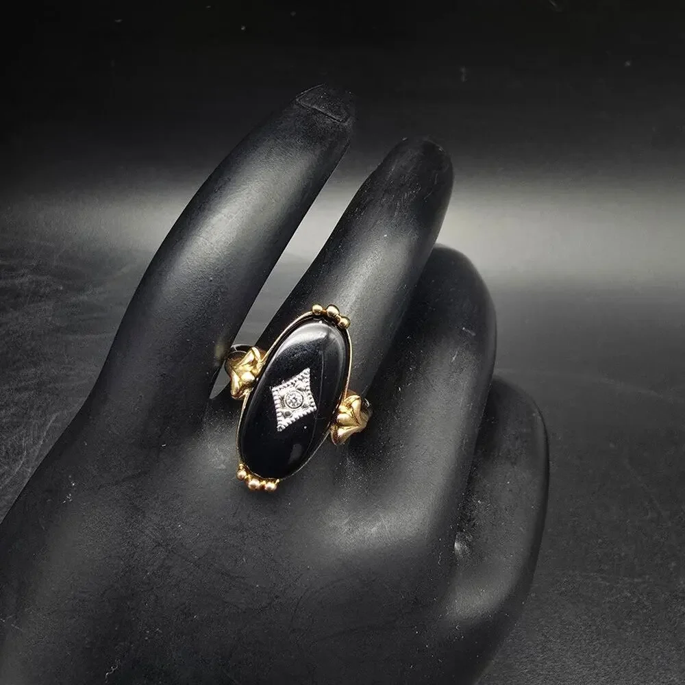 Avon 1983 Victorian Ring Size 6.25 Black Gold Tone Oval Faux Onyx Vintage